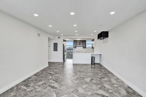 Condominio en venta en Fort Lauderdale, Florida, 1 dormitorio, 74.79 m2 № 2185347 - foto 27