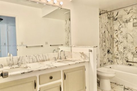 Copropriété à louer à Bal Harbour, Floride: 2 chambres, 128.95 m2 № 2171501 - photo 20