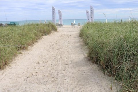Copropriété à louer à Bal Harbour, Floride: 2 chambres, 128.95 m2 № 2171501 - photo 13