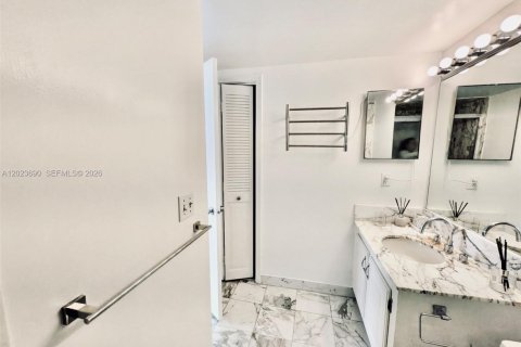 Copropriété à louer à Bal Harbour, Floride: 2 chambres, 128.95 m2 № 2171501 - photo 25
