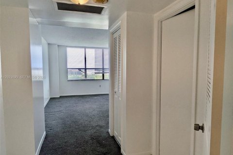 Copropriété à louer à Bal Harbour, Floride: 2 chambres, 128.95 m2 № 2171501 - photo 19