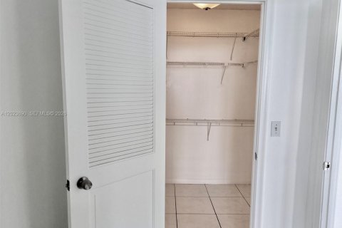 Copropriété à louer à Bal Harbour, Floride: 2 chambres, 128.95 m2 № 2171501 - photo 21