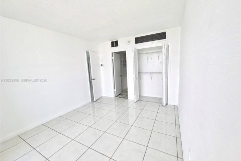 Copropriété à louer à Bal Harbour, Floride: 2 chambres, 128.95 m2 № 2171501 - photo 27