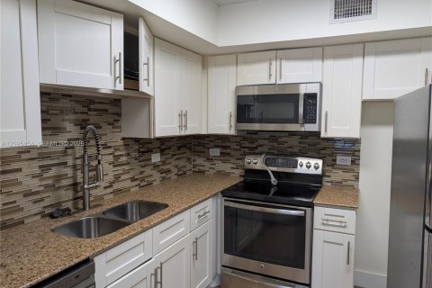 Copropriété à louer à Hollywood, Floride: 2 chambres, 69.58 m2 № 2385079 - photo 7