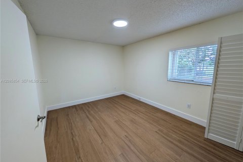 Copropriété à louer à Hollywood, Floride: 2 chambres, 69.58 m2 № 2385079 - photo 4