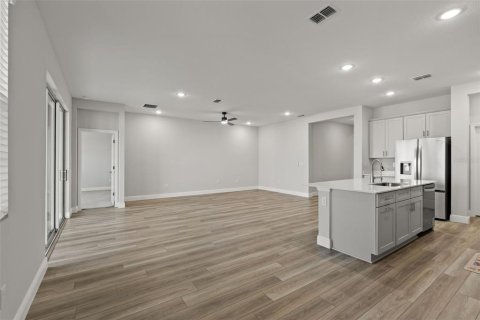 House in San Antonio, Florida 5 bedrooms, 312.52 sq.m. № 2238183 - photo 24