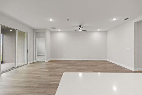 House in San Antonio, Florida 5 bedrooms, 312.52 sq.m. № 2238183 - photo 23