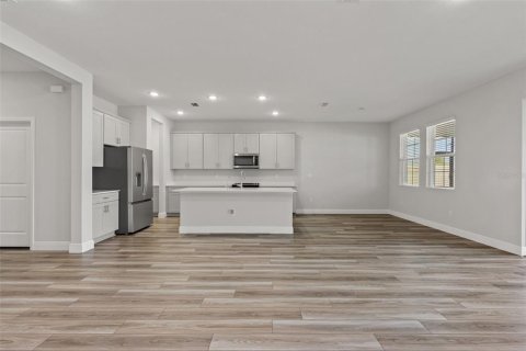House in San Antonio, Florida 5 bedrooms, 312.52 sq.m. № 2238183 - photo 20
