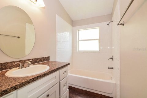 Villa ou maison à louer à Apopka, Floride: 3 chambres, 135.36 m2 № 2407008 - photo 10