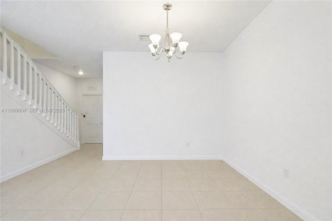 Купить таунхаус в Хомстед, Флорида 3 спальни, 123.37м2, № 2064340 - фото 7