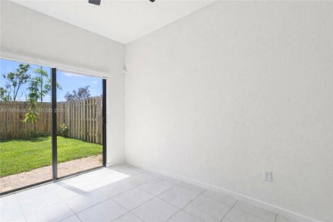 Купить таунхаус в Хомстед, Флорида 3 спальни, 123.37м2, № 2064340 - фото 8
