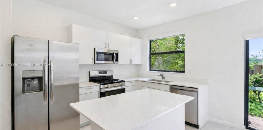 Таунхаус в Хомстед, Флорида 3 спальни, 123.37м2 № 2064340