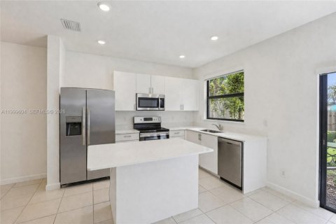 Купить таунхаус в Хомстед, Флорида 3 спальни, 123.37м2, № 2064340 - фото 10