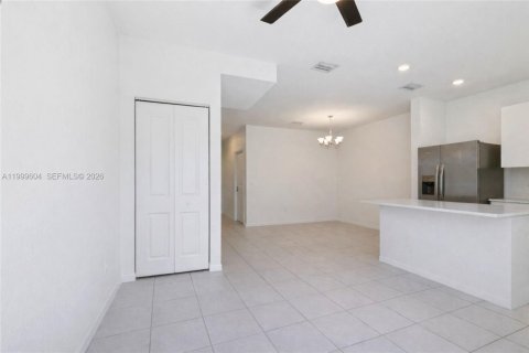 Купить таунхаус в Хомстед, Флорида 3 спальни, 123.37м2, № 2064340 - фото 9