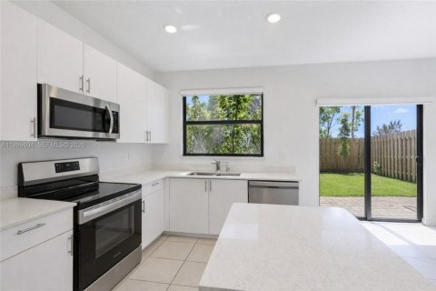 Купить таунхаус в Хомстед, Флорида 3 спальни, 123.37м2, № 2064340 - фото 12