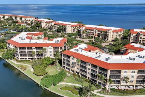 Copropriété à vendre à Punta Gorda, Floride: 2 chambres, 167.5 m2 № 2302683 - photo 2