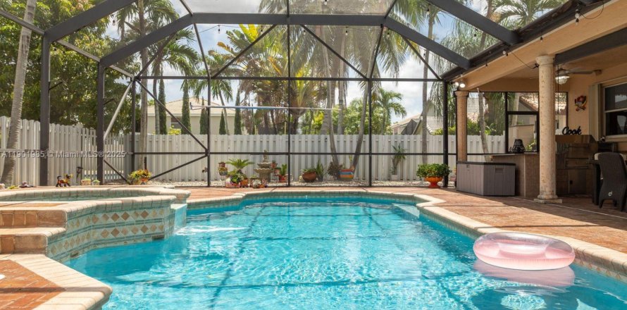 Дом в Мирамар, Флорида 4 спальни, 319.49м2 № 1953335