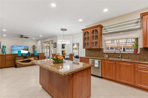 House in Miramar, Florida 4 bedrooms, 319.49 sq.m. № 1953335 - photo 7