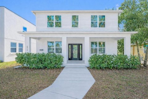 Villa ou maison à Saint Petersburg, Floride 6 chambres, 323.11 m2 № 2312871