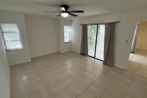 Copropriété à louer à Coral Springs, Floride: 3 chambres, 145.86 m2 № 2077766 - photo 13