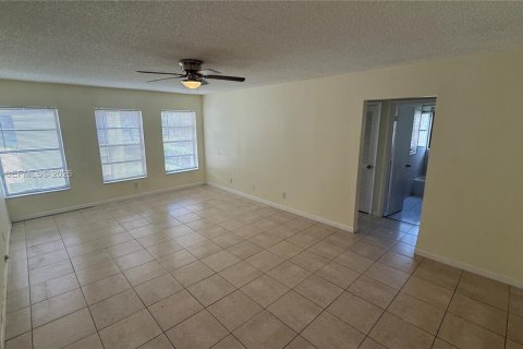 Copropriété à louer à Coral Springs, Floride: 3 chambres, 145.86 m2 № 2077766 - photo 4