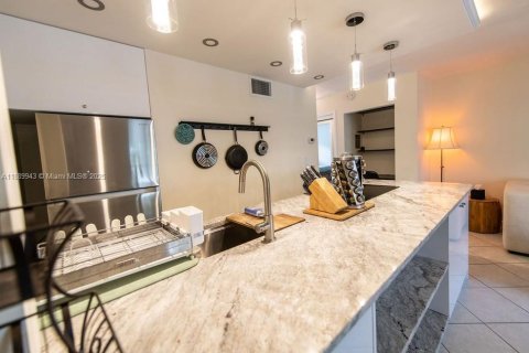 Condo in Fort Lauderdale, Florida, 1 bedroom  № 1950500 - photo 8