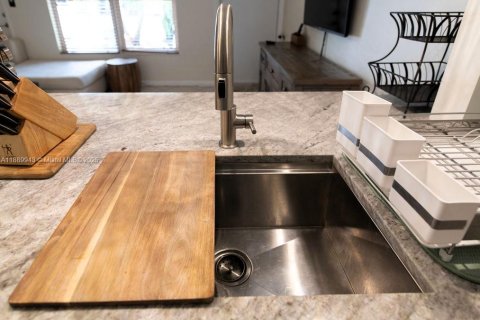 Condo in Fort Lauderdale, Florida, 1 bedroom  № 1950500 - photo 12