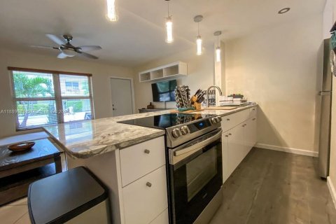 Condo in Fort Lauderdale, Florida, 1 bedroom  № 1950500 - photo 11