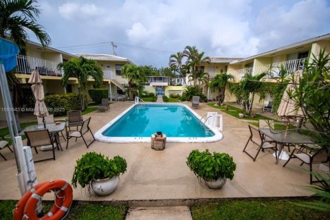 Condo in Fort Lauderdale, Florida, 1 bedroom  № 1950500 - photo 30