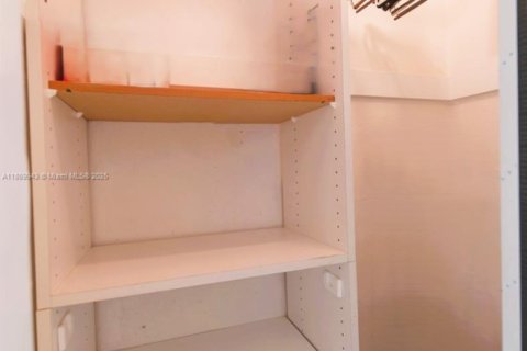 Condo in Fort Lauderdale, Florida, 1 bedroom  № 1950500 - photo 23