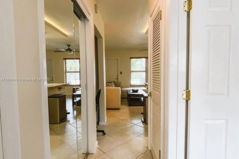 Condo in Fort Lauderdale, Florida, 1 bedroom  № 1950500 - photo 25