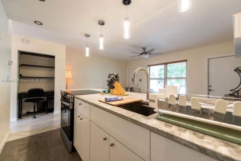 Condo in Fort Lauderdale, Florida, 1 bedroom  № 1950500 - photo 9