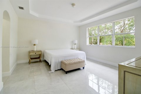 House in Miami, Florida 4 bedrooms, 301.28 sq.m. № 1939170 - photo 30