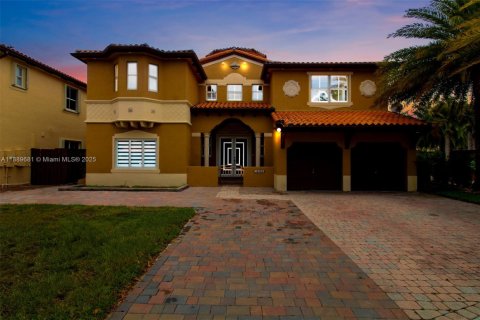 House in Miami, Florida 4 bedrooms, 301.28 sq.m. № 1939170 - photo 3
