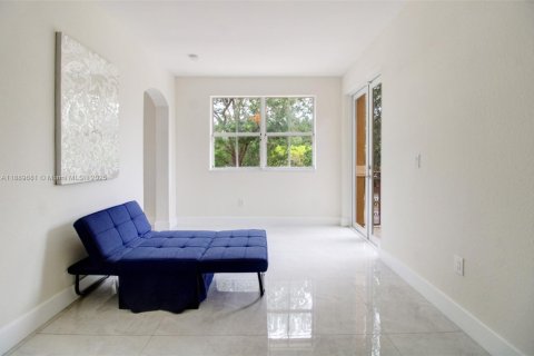 House in Miami, Florida 4 bedrooms, 301.28 sq.m. № 1939170 - photo 27