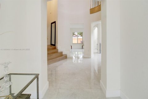 House in Miami, Florida 4 bedrooms, 301.28 sq.m. № 1939170 - photo 6