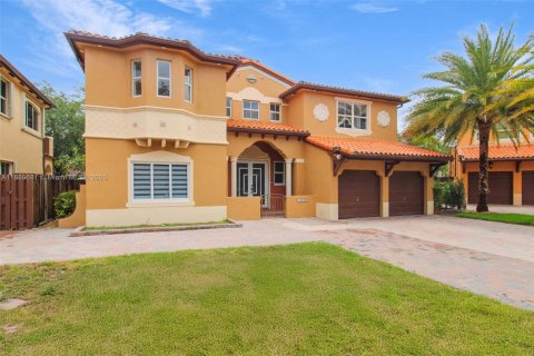 House in Miami, Florida 4 bedrooms, 301.28 sq.m. № 1939170 - photo 2