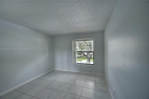 Condo in Boynton Beach, Florida, 2 bedrooms  № 1958705 - photo 11