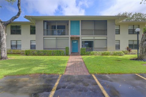 Condo in Boynton Beach, Florida, 2 bedrooms  № 1958705 - photo 1