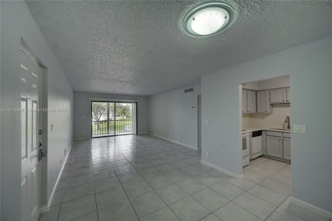 Condo in Boynton Beach, Florida, 2 bedrooms  № 1958705 - photo 3