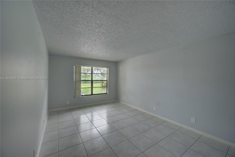 Condo in Boynton Beach, Florida, 2 bedrooms  № 1958705 - photo 17