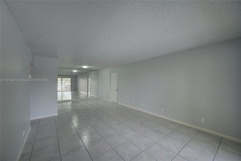 Condo in Boynton Beach, Florida, 2 bedrooms  № 1958705 - photo 5
