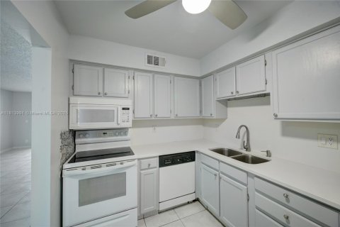 Condo in Boynton Beach, Florida, 2 bedrooms  № 1958705 - photo 9