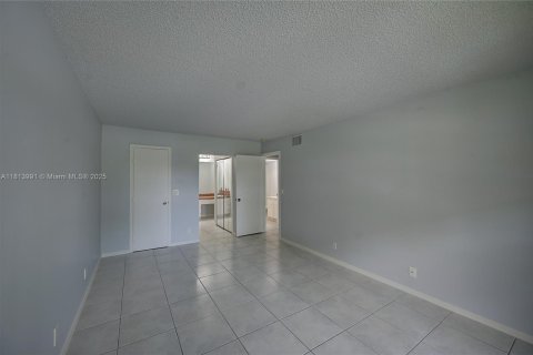 Condo in Boynton Beach, Florida, 2 bedrooms  № 1958705 - photo 19