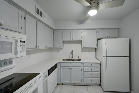 Condo in Boynton Beach, Florida, 2 bedrooms  № 1958705 - photo 8