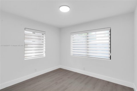 Villa ou maison à vendre à Fort Lauderdale, Floride: 2 chambres, 83.61 m2 № 1941074 - photo 10