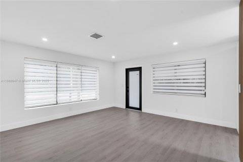 Villa ou maison à vendre à Fort Lauderdale, Floride: 2 chambres, 83.61 m2 № 1941074 - photo 6