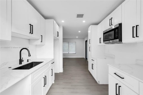 Villa ou maison à vendre à Fort Lauderdale, Floride: 2 chambres, 83.61 m2 № 1941074 - photo 9