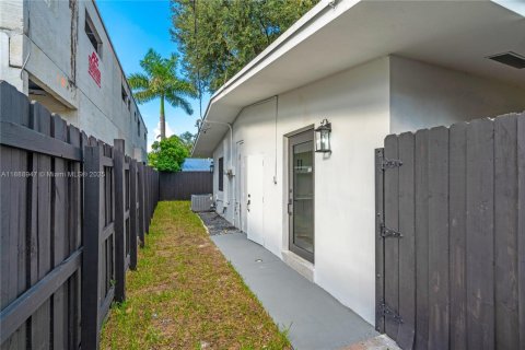 Villa ou maison à vendre à Fort Lauderdale, Floride: 2 chambres, 83.61 m2 № 1941074 - photo 18