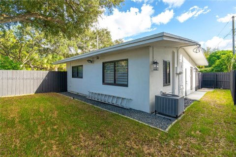 Villa ou maison à vendre à Fort Lauderdale, Floride: 2 chambres, 83.61 m2 № 1941074 - photo 17